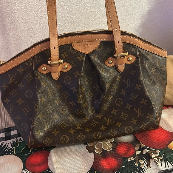 Authentic Louis Vuitton Tivoli GM - Picture 5 of 17